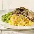 Kipkarbonade met champignons, snijbonen en tagliatelle