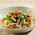 Noedels met sugarsnaps, paprika en runderreepjes