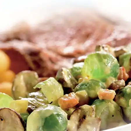 Spruitjes met kastanjechampignons en spekjes