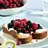 Brioche met zure room en bosvruchten