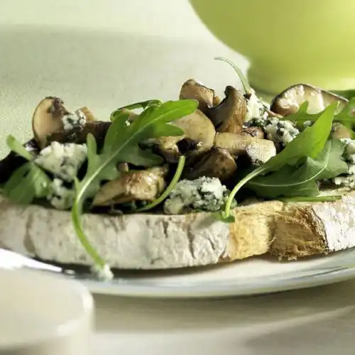 Bruschetta met gebakken paddenstoelen