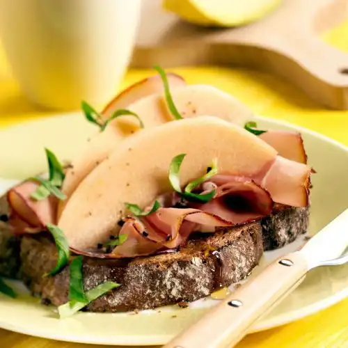 Bruschetta met rauwe ham en meloen