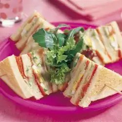 Tip: Clubsandwich met avocado, kipfilet en paprika