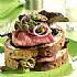 Dubbeldekker van notenbrood met rosbief