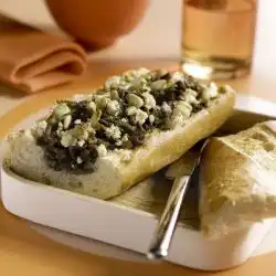 Tip: Gevuld stokbrood met gehakt, feta en pijnboompitjes