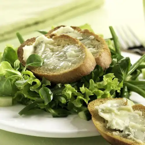 Groene salade met kaascrostini