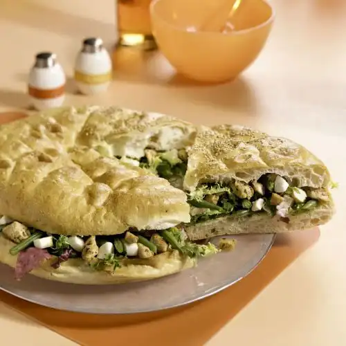 Grote sandwich van Turks brood