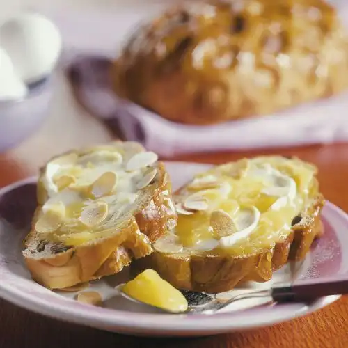 Paasbrood met mascarpone en lemon curd