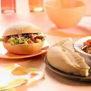 Pan bagnat met tomaat, tonijn en kappertjes