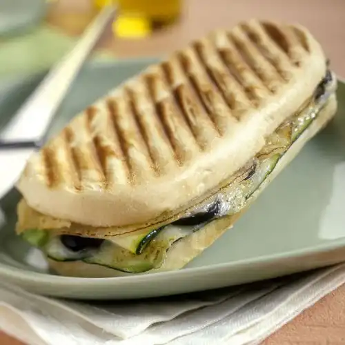 Panini met Hollandse geitenkaas en courgette