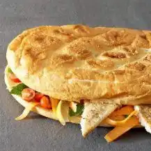 Pidesandwich met gegrilde pangasius en kruidensalade