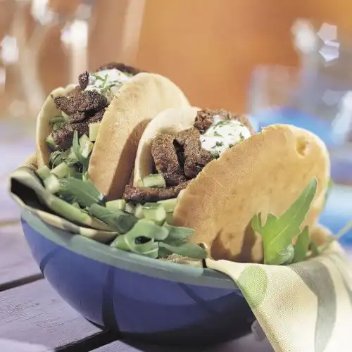 Pitabroodje met rucola en lamsvlees