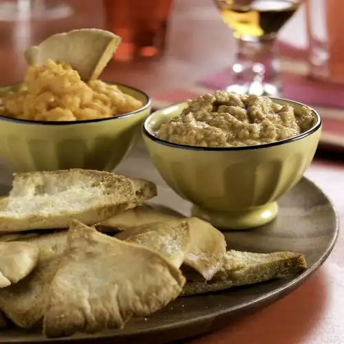 Pitapuntjes met mediterrane wortelpuree en notendip