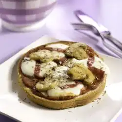 Tip: Pizza met champignons en salami (brood pizza)