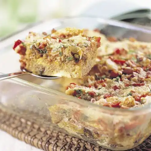 Spaanse broodschotel met chorizo, tomaat en paprika
