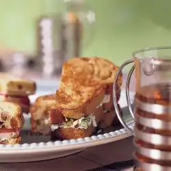 Tip: Suikerbrood sandwiches met pistachenootjes en honing