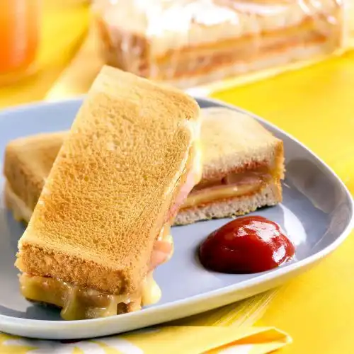 Tosti met ham, kaas en ananas