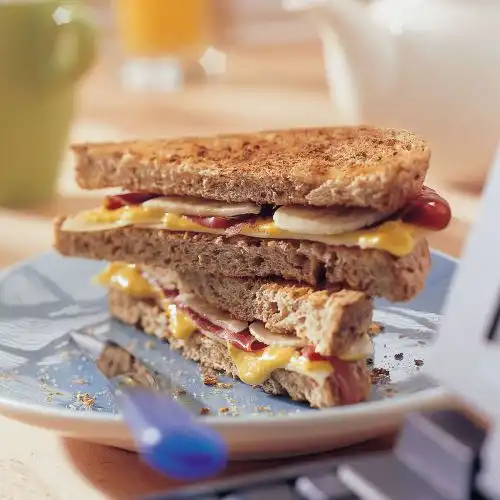Volkoren tosti met rookvlees en banaan