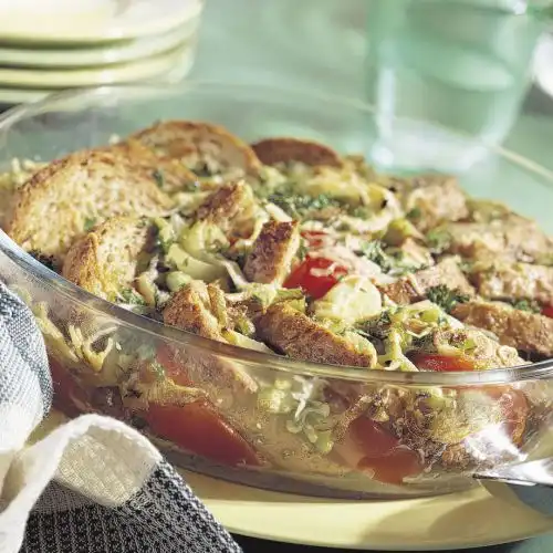 Zwitserse ovenschotel met tomaat en prei