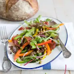 Tip: Maaltijdsalade met paprika, boerenham en rucola