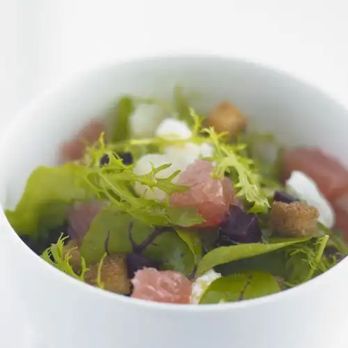 Salade met bietjes, rucola, grapefruit en ricotta