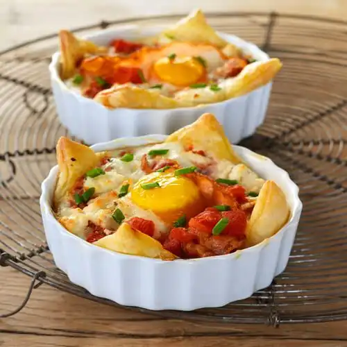 Hartige taartjes met geitenkaas, pancetta en ei