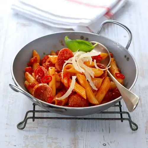 Penne con salsiccia - penne met pittige Italiaanse worst