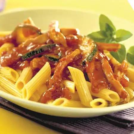 Penne met kip en courgette