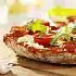 Pizza met kerstomaatjes en mozzarella (brood pizza)
