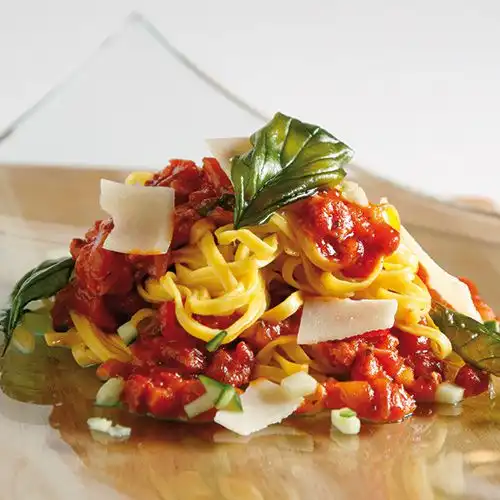 Tagliatelle met spekblokjes, komkommer en pecorino