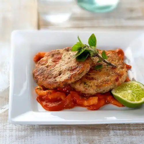 Viskoekjes met een garnalen-tomatensaus