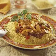 Couscous met kip, pruimen en kaneel