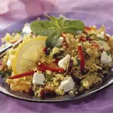 Couscous salade met dadels en kaas