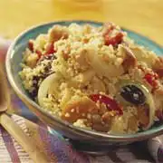 Couscous salade met kip, noten en papaja