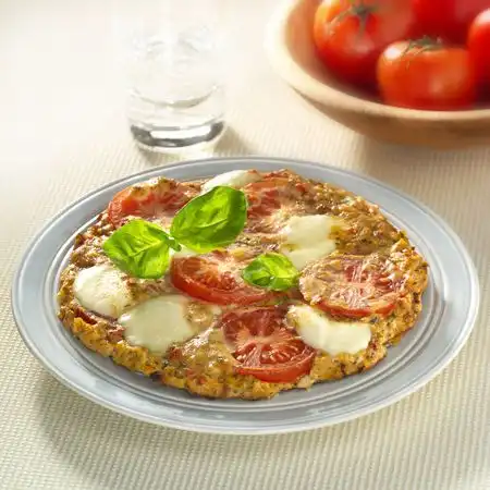 Omelet met mozarella en tomaat