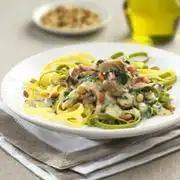 Spaghettini met zalm en paddenstoelenroomsaus