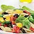 Maaltijdsalade met sperziebonen, gerookte kipfilet en ei