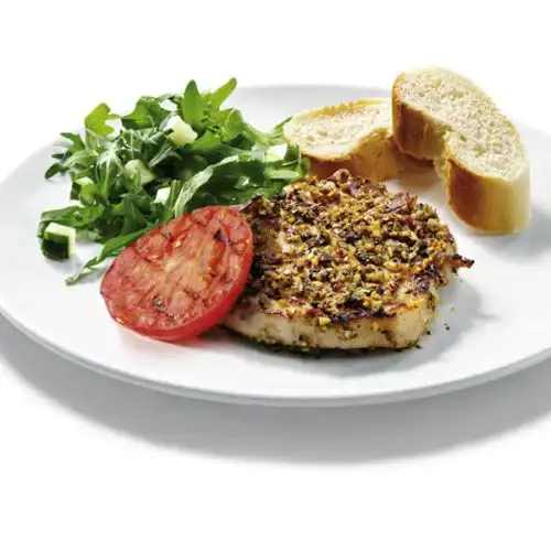 Mediterrane karbonades met gegrilde vleestomaat