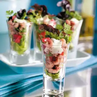 Garnalencocktail met tomatenblokjes en kervel