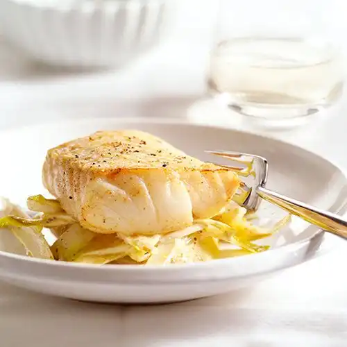 Gebakken kabeljauwfilet met witlof en mosterd