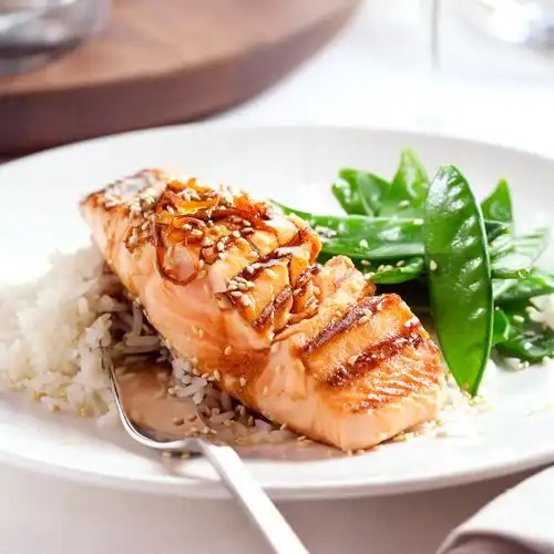 Gegrilde zalm met sesamzaad