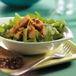 Tip: Groene salade van avocado met krokante tilapia