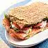 Panini met gerookte zalm en geitenkaas