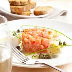 Tip: Tartaartje van gerookte zalm met kappertjes
