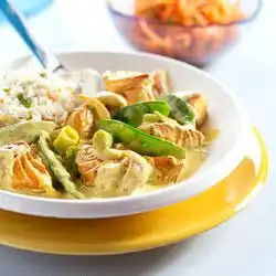 Tip: Viscurry met zalm en peultjes