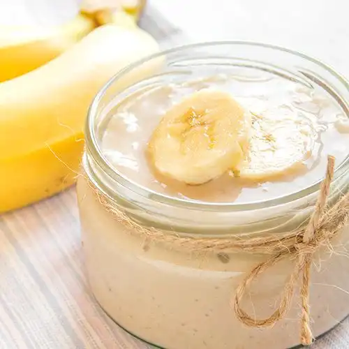 Bananenmousse met frambozensaus