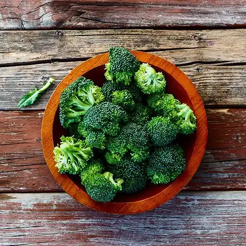 Broccoli met varkensvlees en amandelen