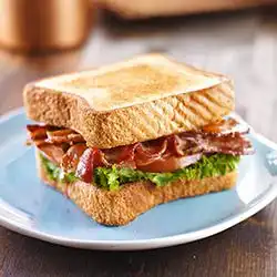 Tip: Clubsandwich met bacon en tomaat