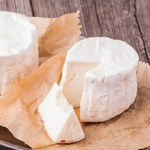 Gegratineerde geitenkaas met abrikozen en honing