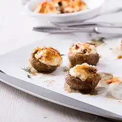 Tip: Gevulde champignons met ham en olijven